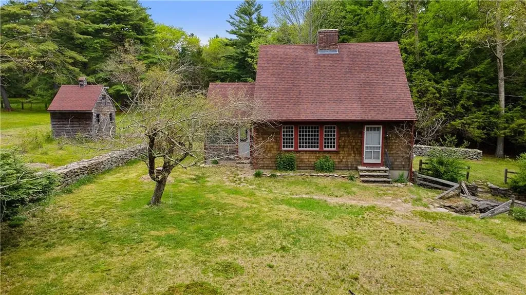 17 Burgess Road Foster RI 02825