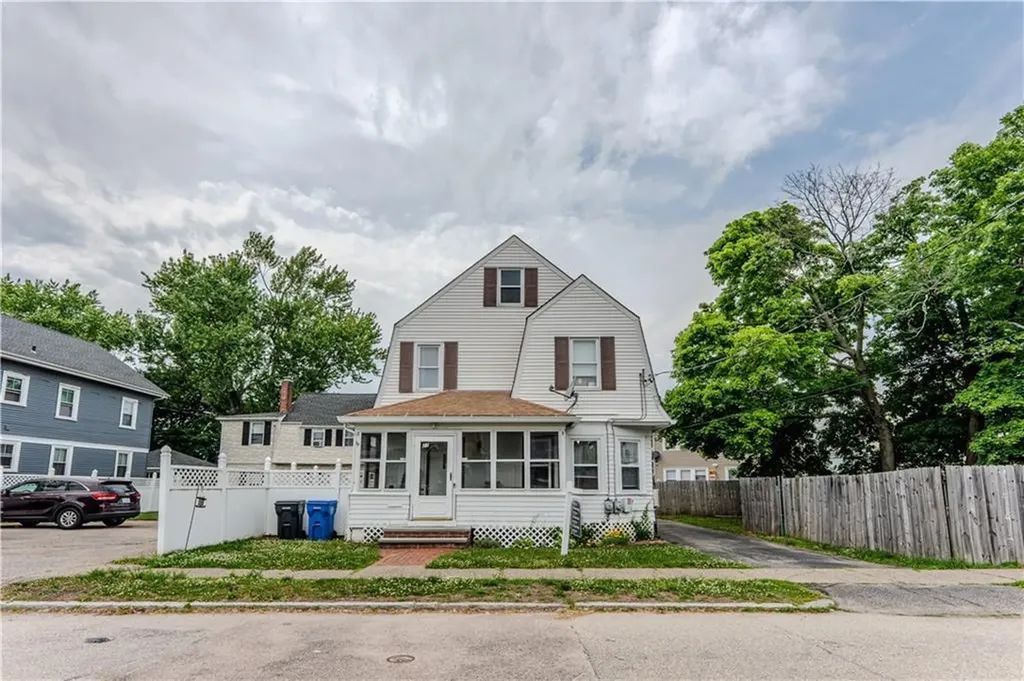 27 Cliffdale Avenue Cranston RI 02905