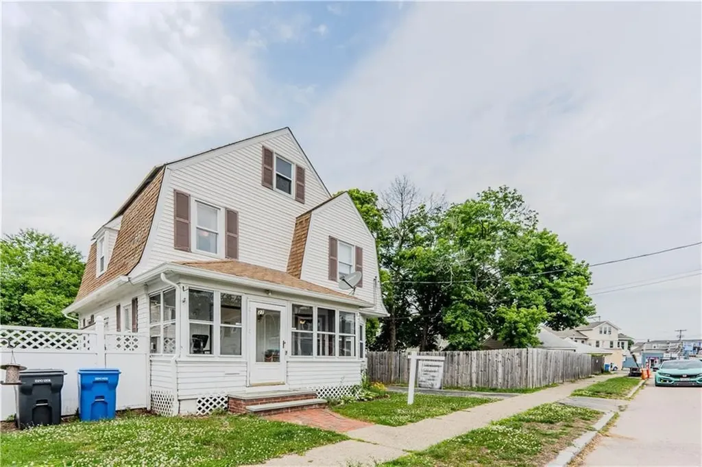 27 Cliffdale Avenue Cranston RI 02905