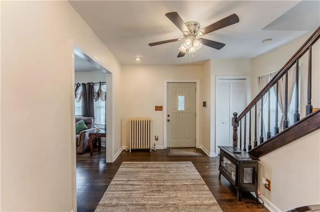 27 Cliffdale Avenue Cranston RI 02905
