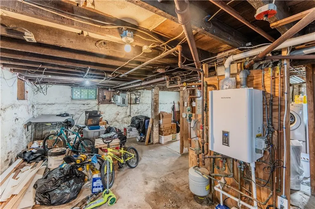 27 Cliffdale Avenue Cranston RI 02905