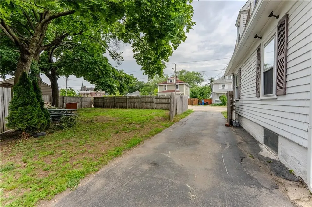 27 Cliffdale Avenue Cranston RI 02905