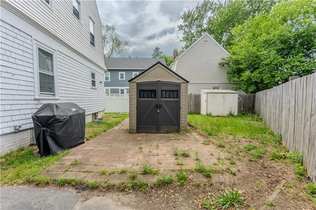 27 Cliffdale Avenue Cranston RI 02905