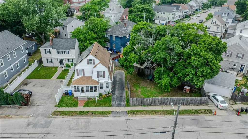 27 Cliffdale Avenue Cranston RI 02905