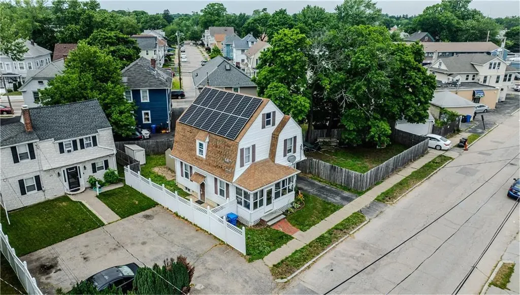 27 Cliffdale Avenue Cranston RI 02905