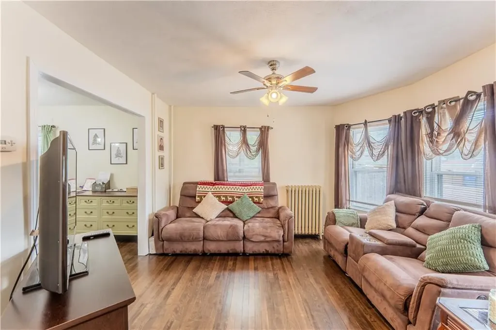 27 Cliffdale Avenue Cranston RI 02905