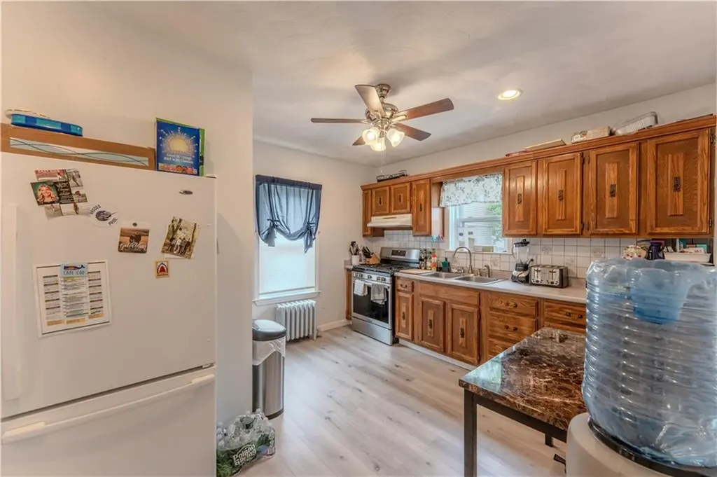 27 Cliffdale Avenue Cranston RI 02905
