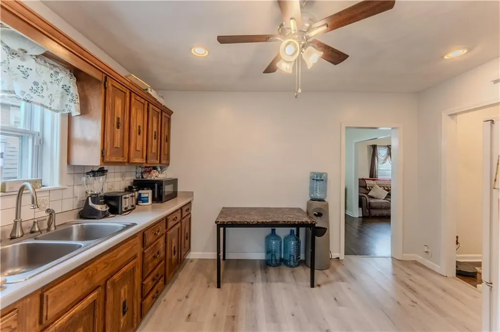 27 Cliffdale Avenue Cranston RI 02905