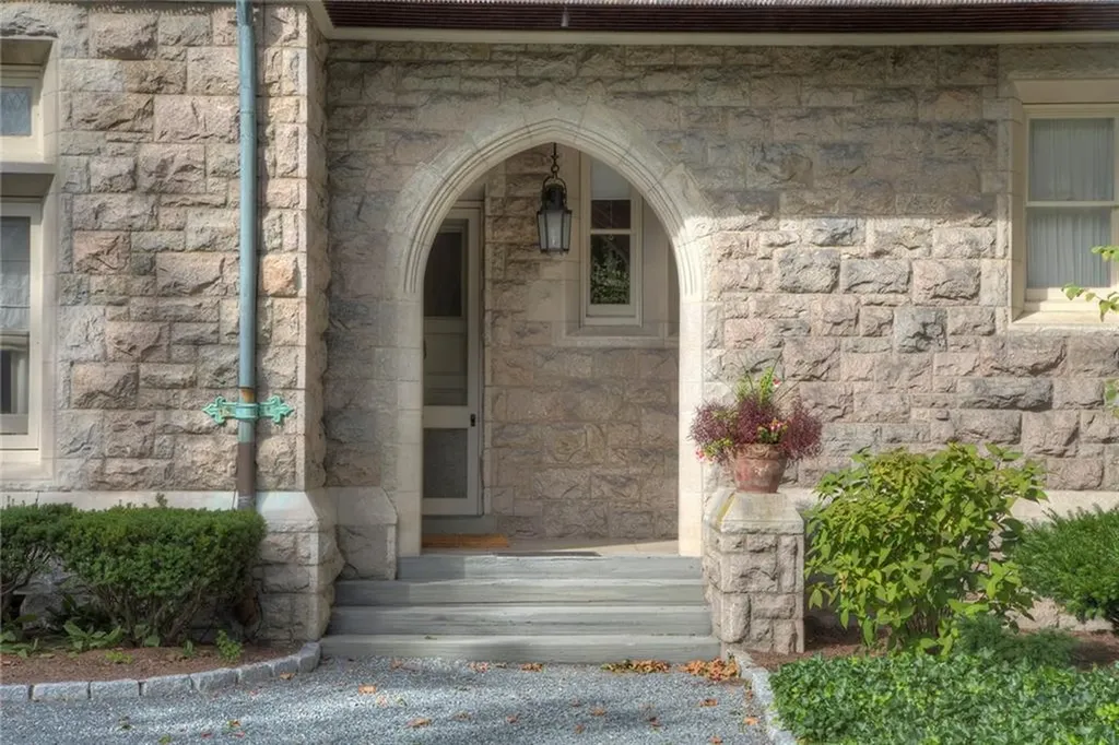 127 Harrison Avenue Newport RI 02840