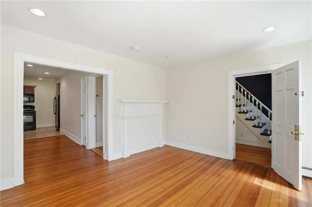 8 Mann Avenue Newport RI 02840