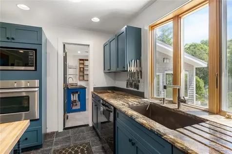 517 Lake Road Tiverton RI 02878