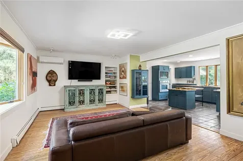 517 Lake Road Tiverton RI 02878