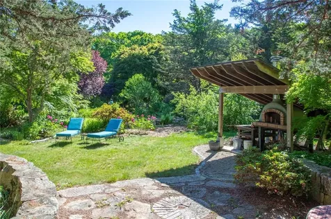 517 Lake Road Tiverton RI 02878