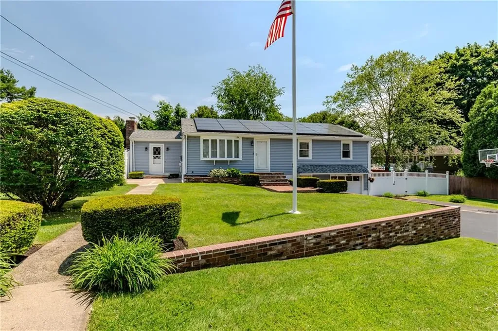 7 Oakcrest Drive North Providence RI 02904