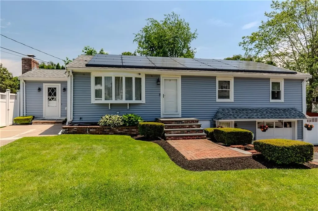 7 Oakcrest Drive North Providence RI 02904