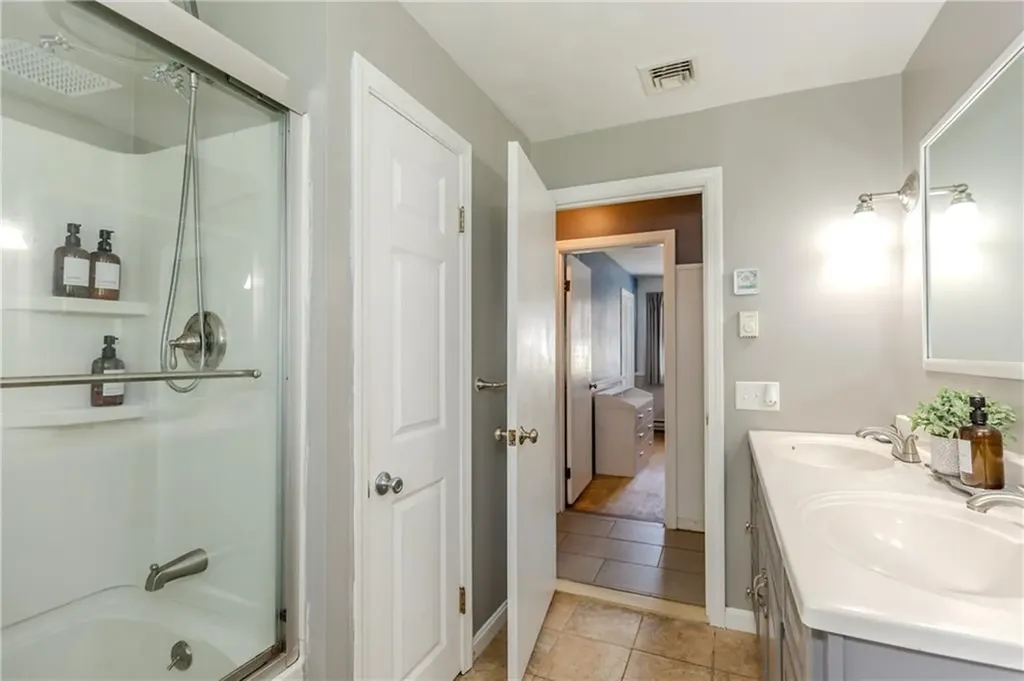 7 Oakcrest Drive North Providence RI 02904