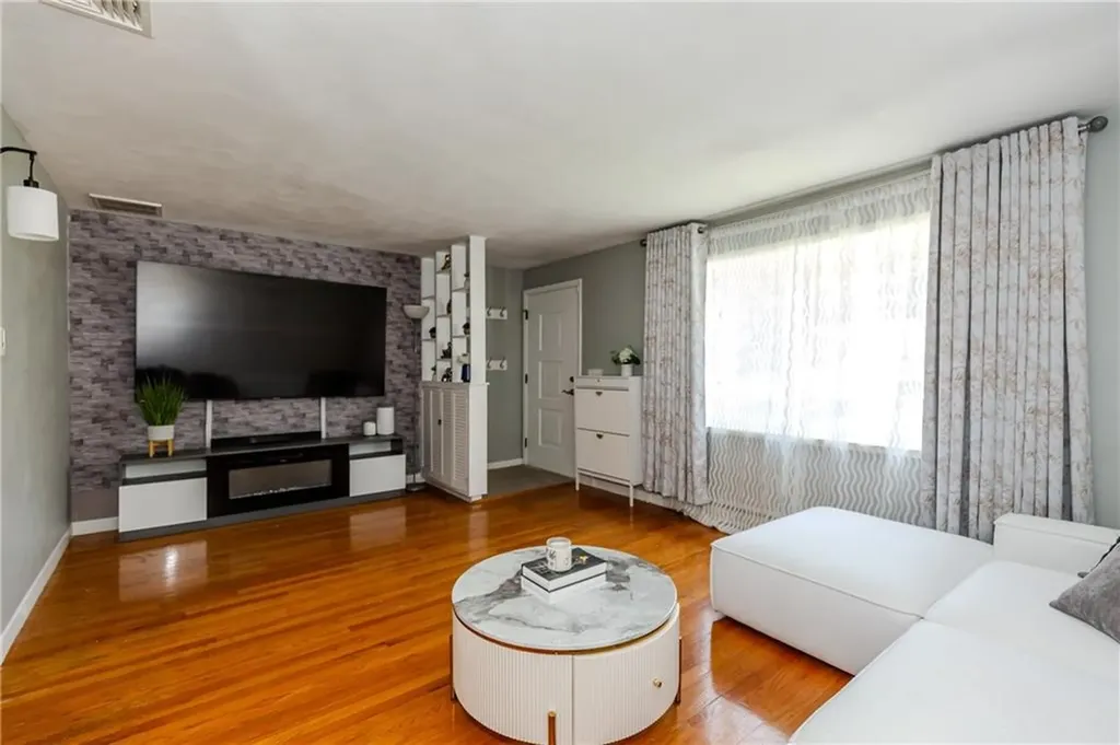 7 Oakcrest Drive North Providence RI 02904