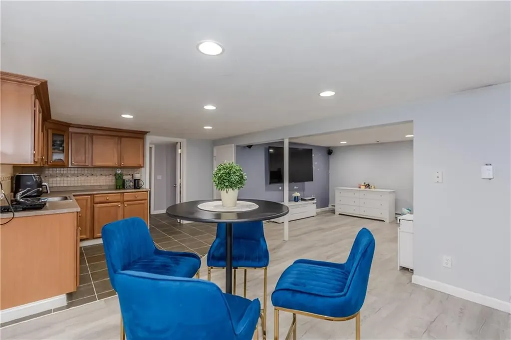 7 Oakcrest Drive North Providence RI 02904