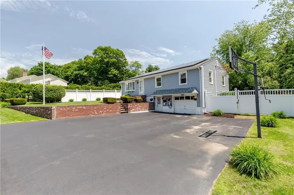 7 Oakcrest Drive North Providence RI 02904