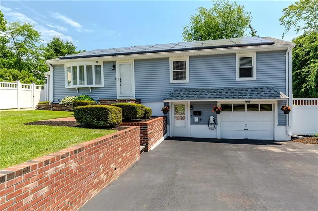 7 Oakcrest Drive North Providence RI 02904