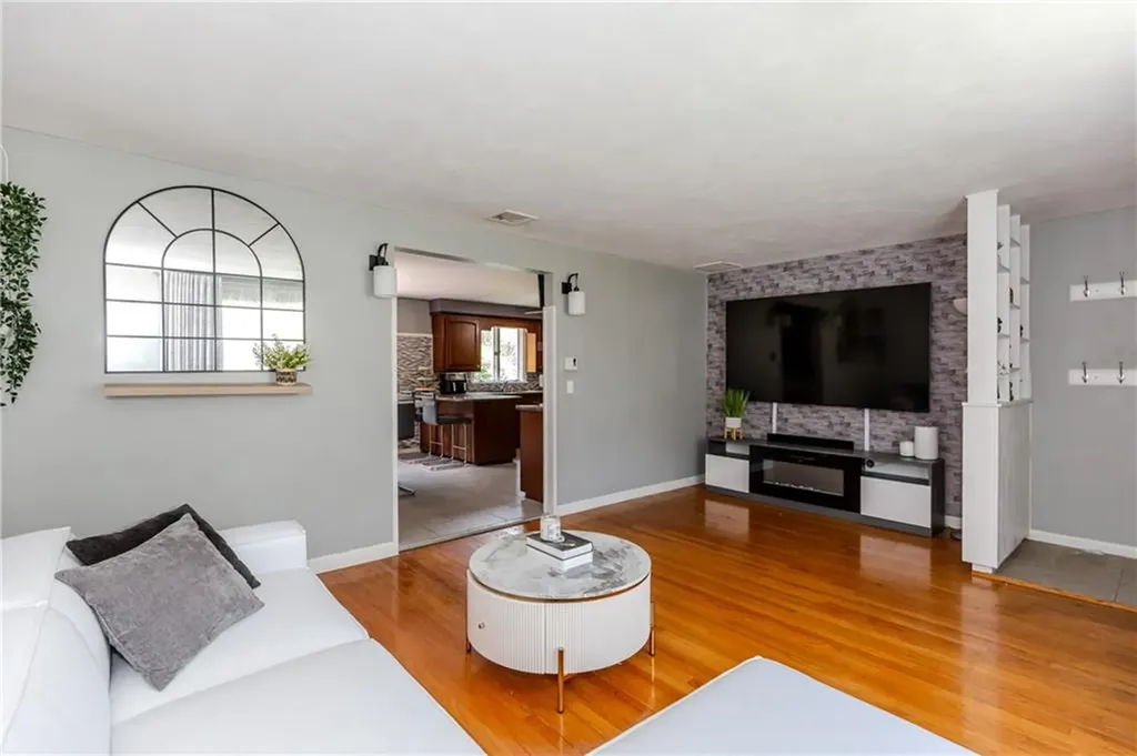 7 Oakcrest Drive North Providence RI 02904