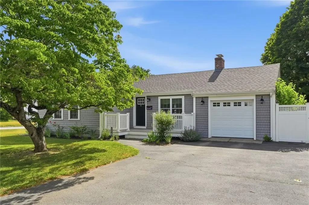 336 Dover Avenue East Providence RI 02914