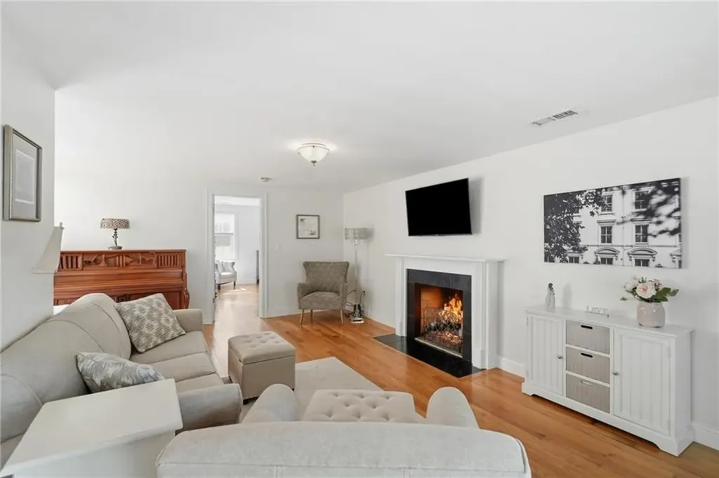336 Dover Avenue East Providence RI 02914