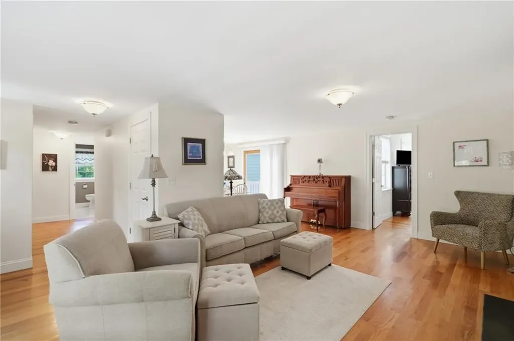 336 Dover Avenue East Providence RI 02914