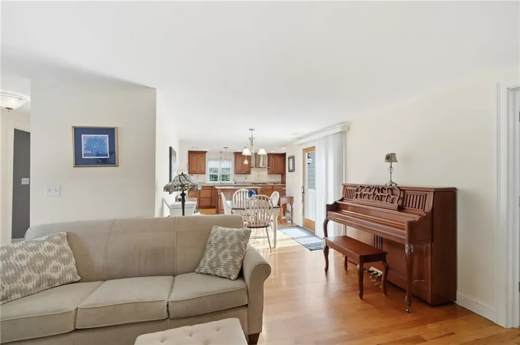 336 Dover Avenue East Providence RI 02914