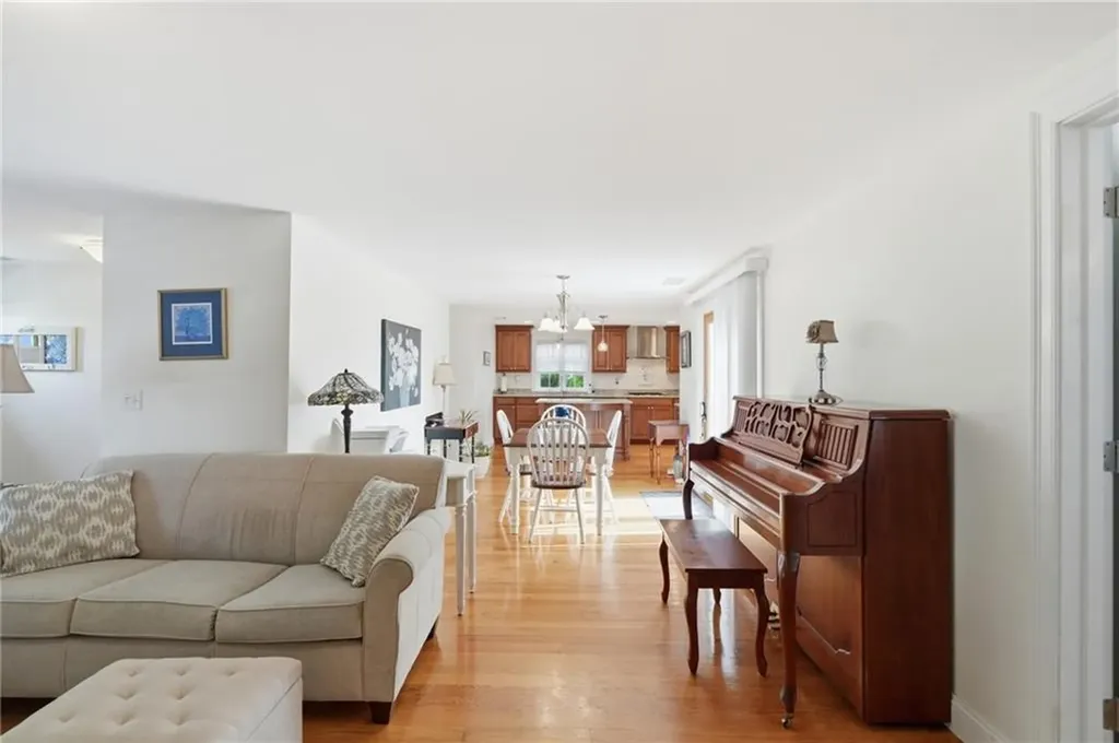336 Dover Avenue East Providence RI 02914