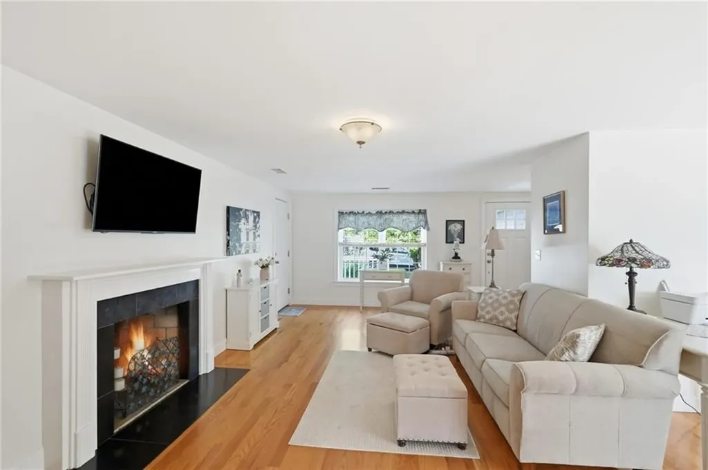 336 Dover Avenue East Providence RI 02914