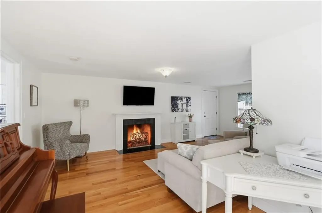 336 Dover Avenue East Providence RI 02914