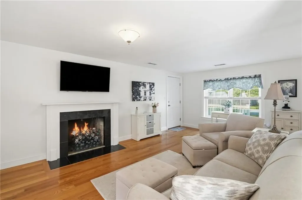 336 Dover Avenue East Providence RI 02914
