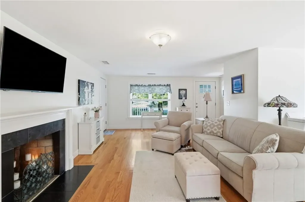 336 Dover Avenue East Providence RI 02914
