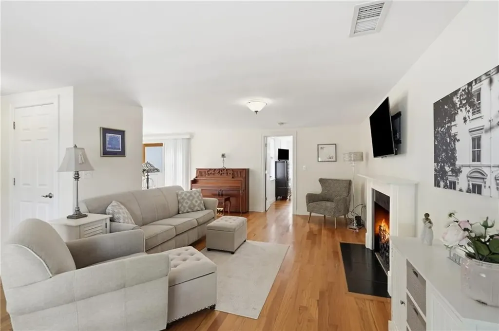 336 Dover Avenue East Providence RI 02914