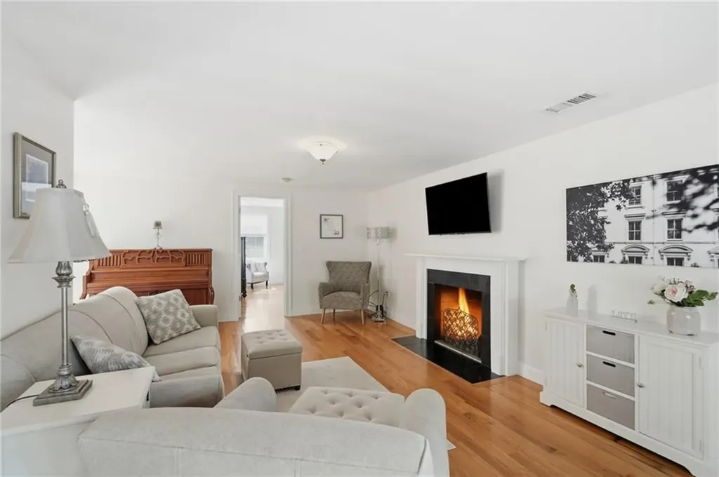 336 Dover Avenue East Providence RI 02914