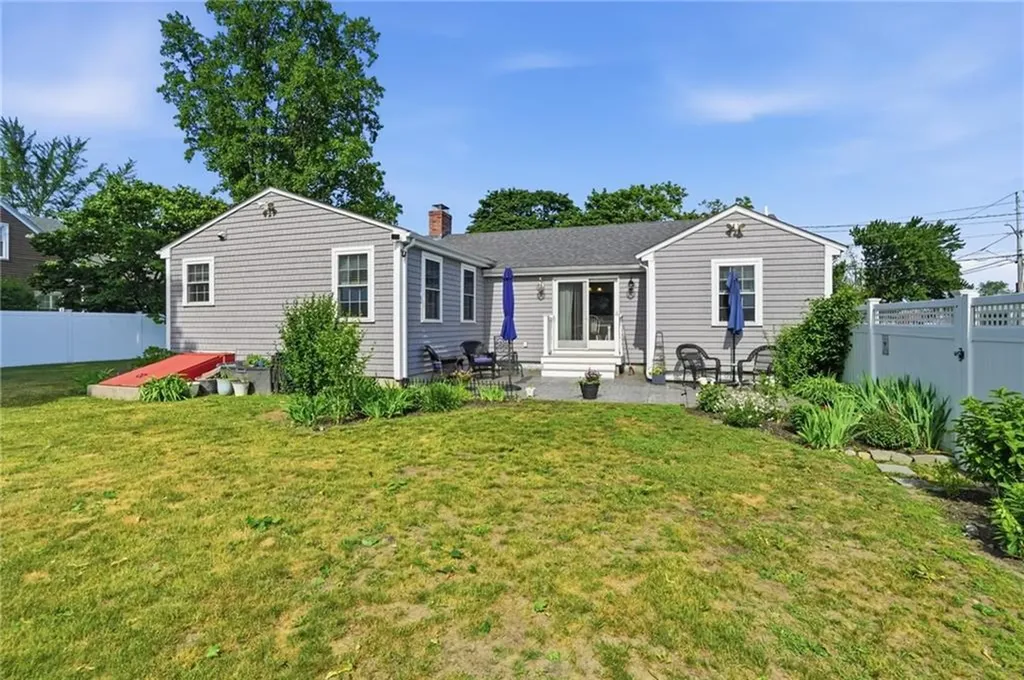 336 Dover Avenue East Providence RI 02914