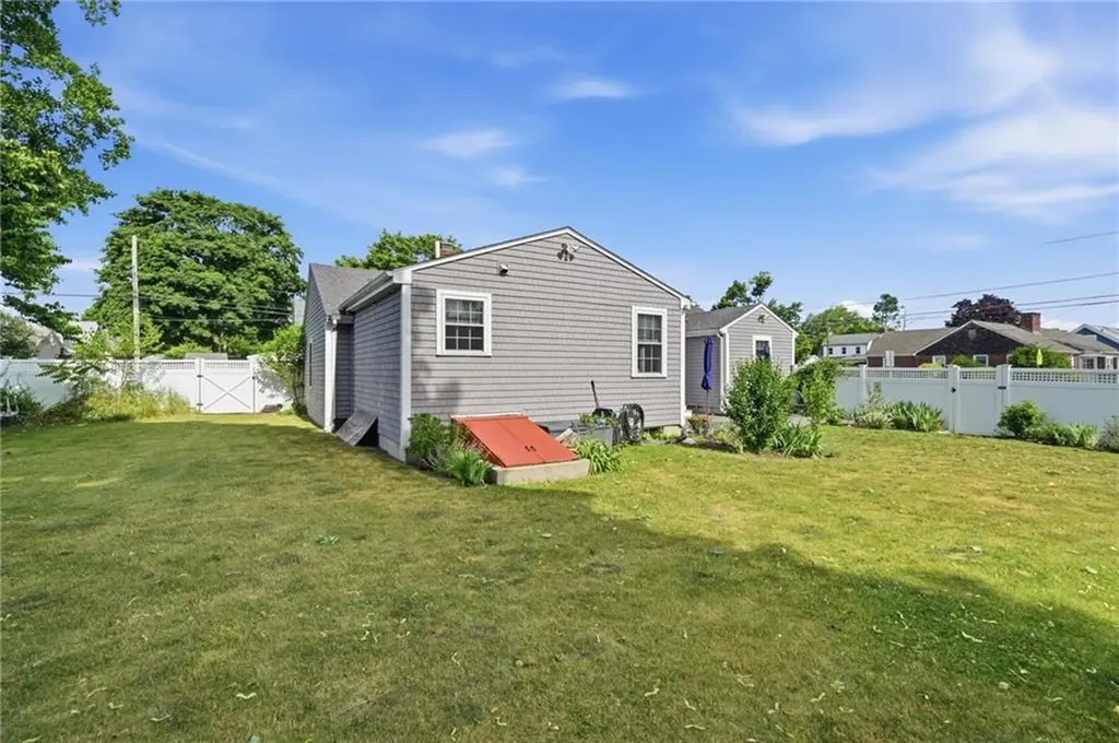 336 Dover Avenue East Providence RI 02914