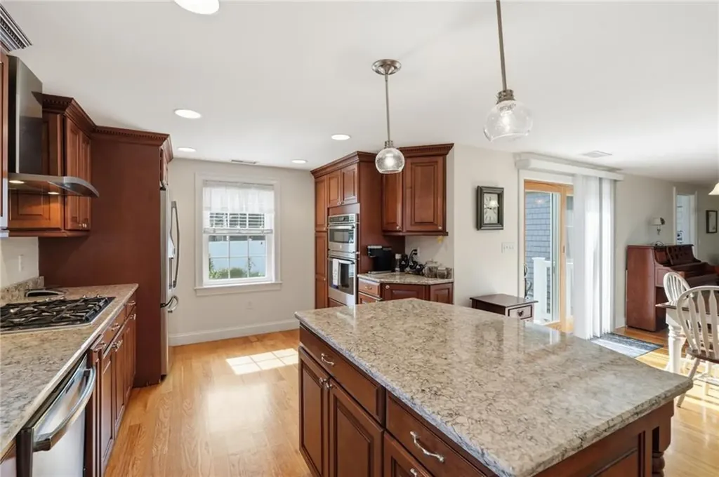 336 Dover Avenue East Providence RI 02914