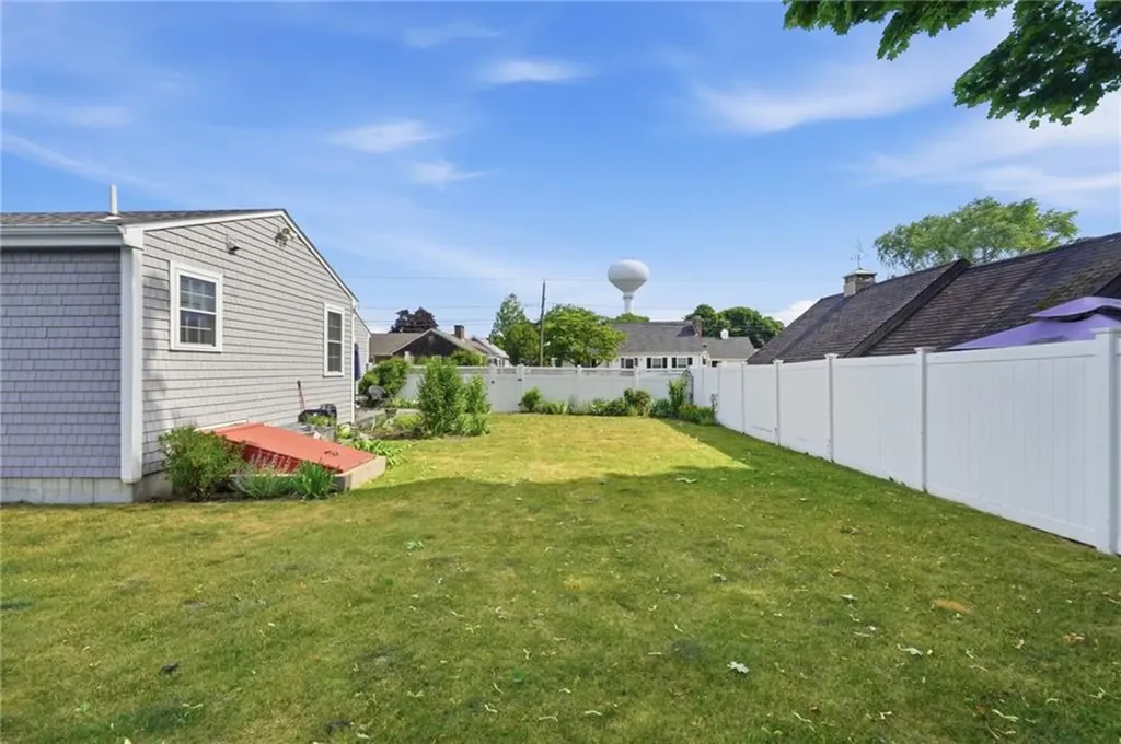 336 Dover Avenue East Providence RI 02914