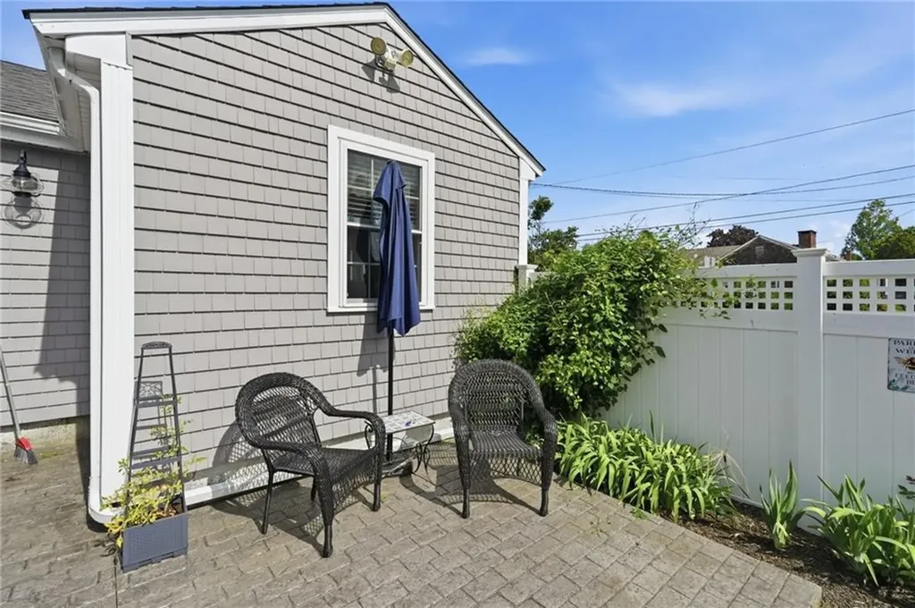 336 Dover Avenue East Providence RI 02914