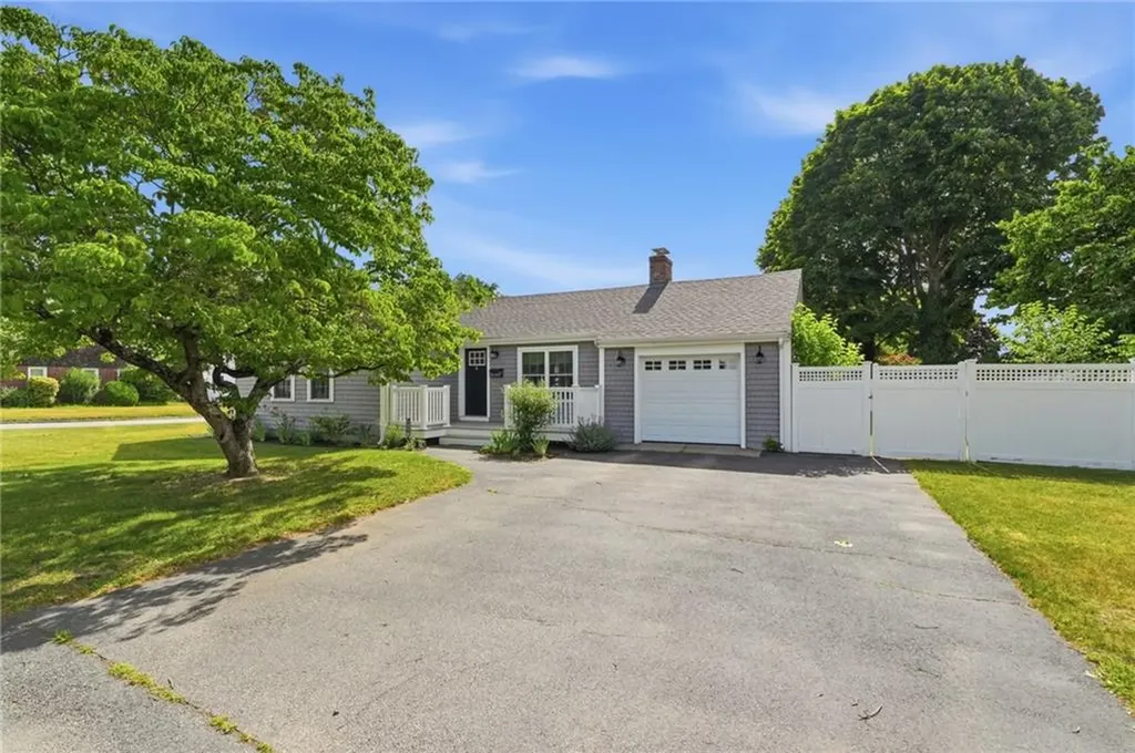 336 Dover Avenue East Providence RI 02914