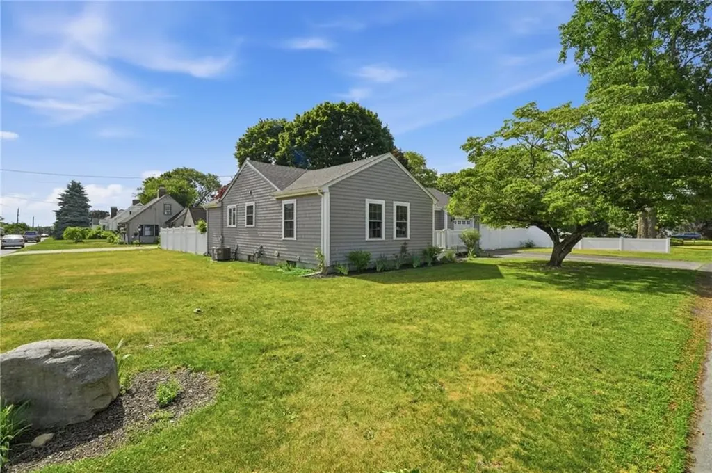 336 Dover Avenue East Providence RI 02914