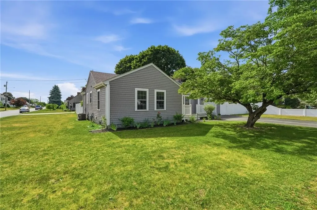 336 Dover Avenue East Providence RI 02914