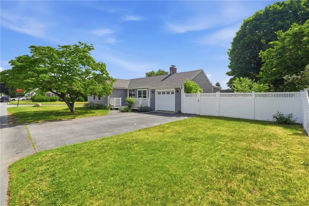 336 Dover Avenue East Providence RI 02914