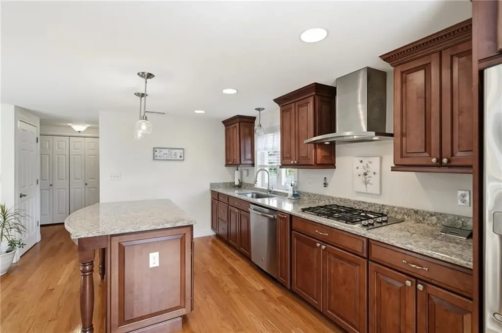 336 Dover Avenue East Providence RI 02914