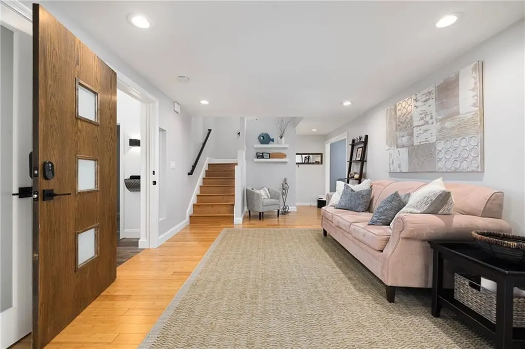 5 Maloney Lane Middletown RI 02842