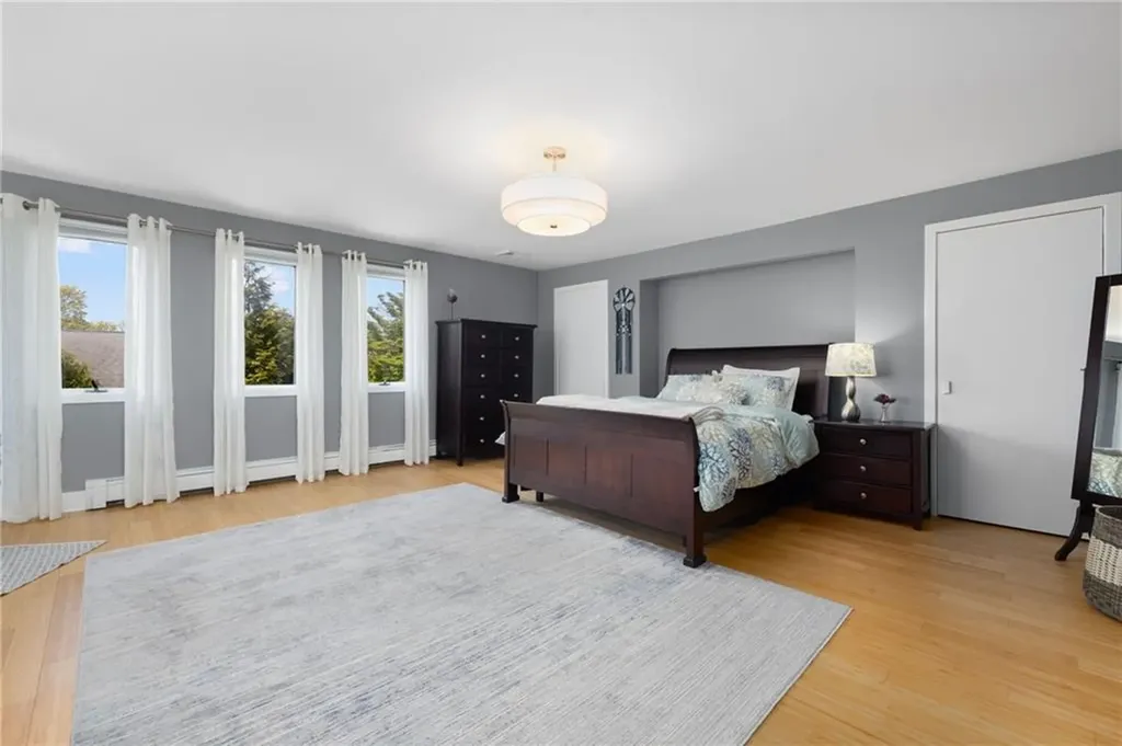 5 Maloney Lane Middletown RI 02842