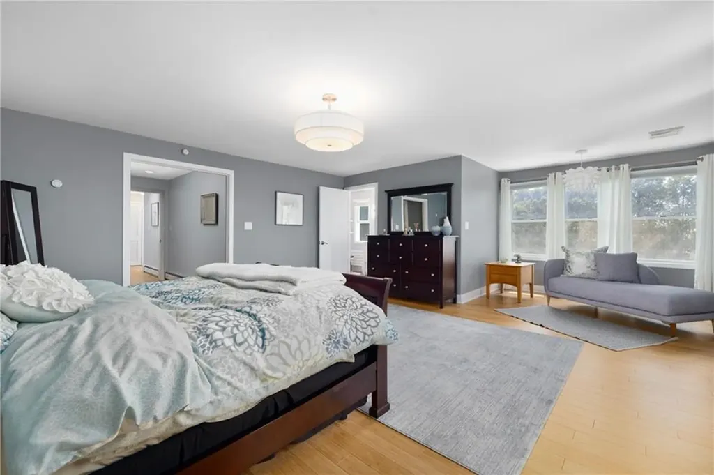 5 Maloney Lane Middletown RI 02842