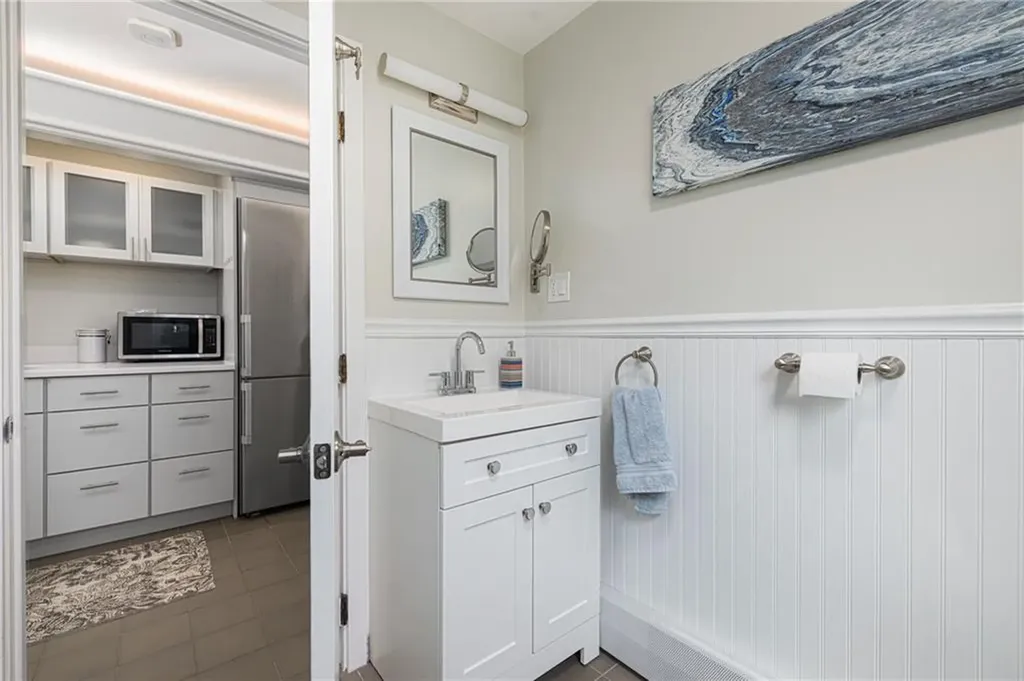 5 Maloney Lane Middletown RI 02842